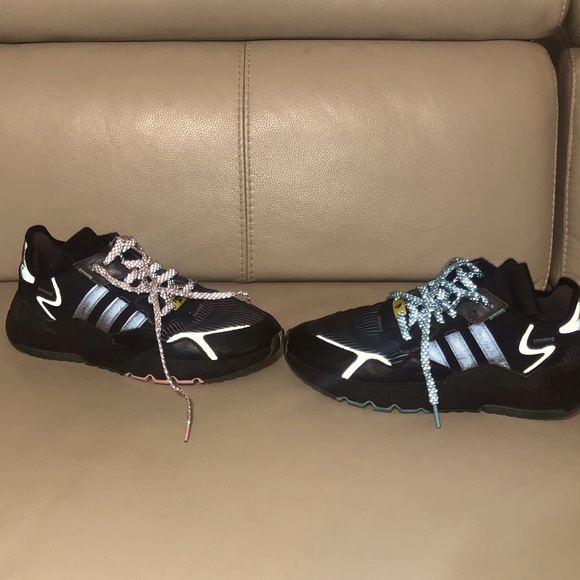 Im selling these shoes I got them for 450 and selling them for 380 they’re used
